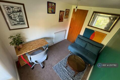 Spare Bedroom/Office