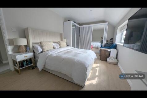 Large Main Bedroom