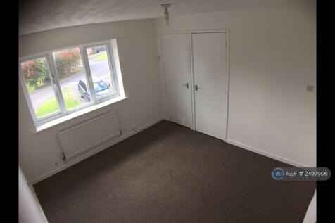 Double Bedroom 1 - 10&#39; 4&#34; x 11&#39; 5&#34; (3.15m x 3.48m)