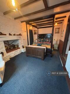 Bedroom &#43; Four Poster Bed