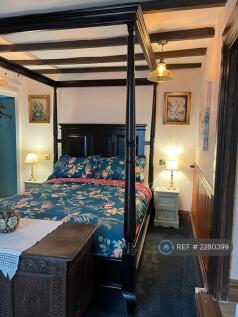 Bedroom &#43; Four Poster Bed