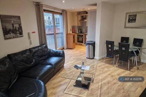 Large Bright Open Plan Lounge