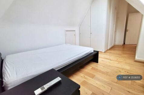 Ensuite Bedroom 1