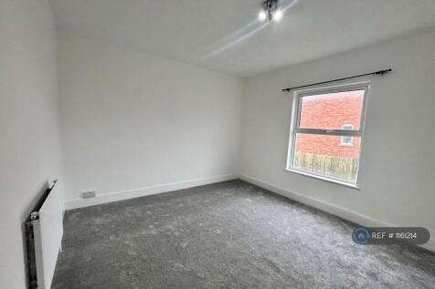 Large &amp; Light Master Room
