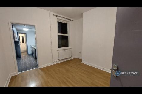 Middle Room - Dining Area
