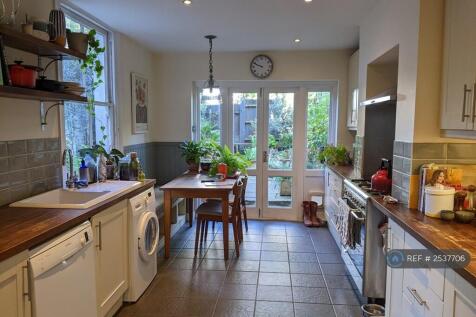 Spacious Kitchen &amp; Dining