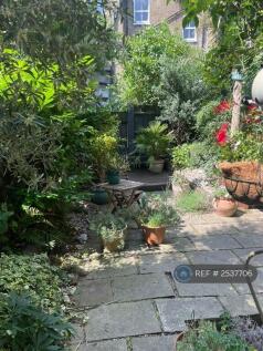 Sunny Private Back Garden