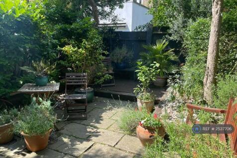 Sunny Private Back Garden