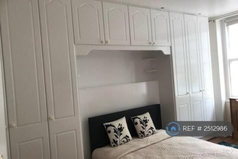 Large Bright Room,Built-In Wardrobe,Dbl Bed,Desk