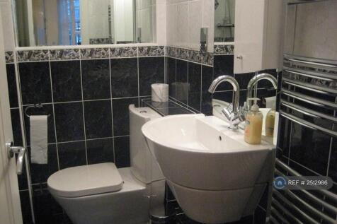 Bathroom With v Powerful Shower &amp; Dbl Shower Tray