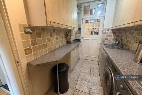 Fully Equipped Kitchen, Dishwasher Etc