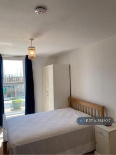 Bedroom 1 Dbl - Freestanding Wardrobe