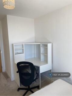 Bedroom 2 - Desk