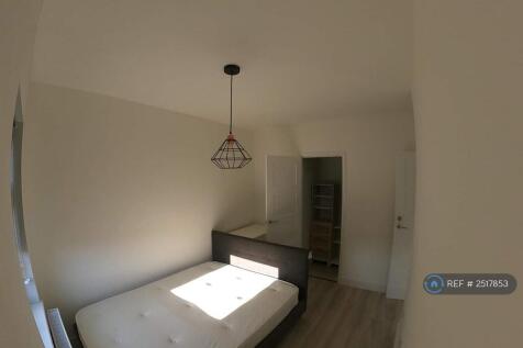 Rear Double Bedroom Available £805