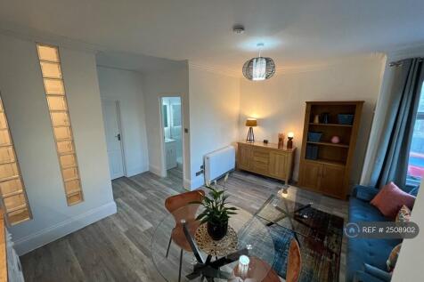 Totally Renovated Flat