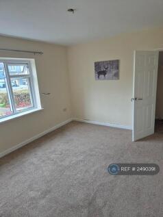 Living Room (Picture 2)