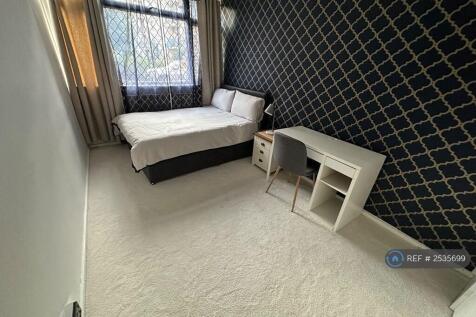 Bedroom 1 (£1085 Pcm)