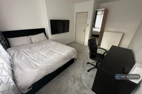 Bedroom 3 (Including Balcony £1145pcm) 
