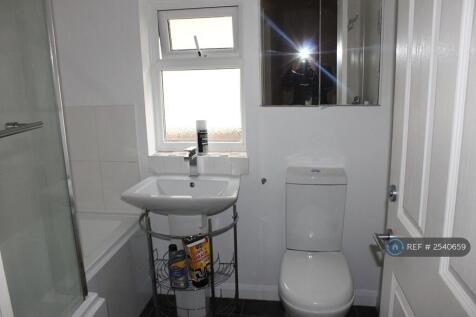 Upstairs Toilet &amp; Bath