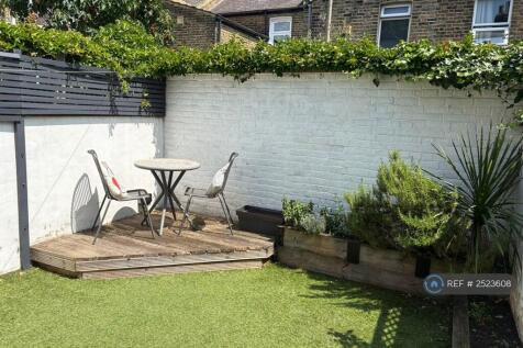Garden, Decking And a Bbq (Included)