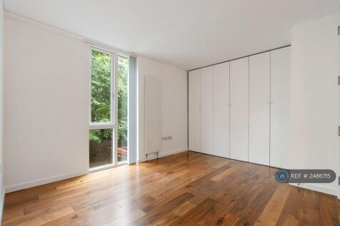 Bedroom 1 (2)