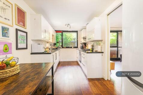 Fully Fitted Kitchen Breakfast Room