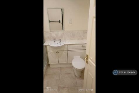 Middle Floor Bath 2