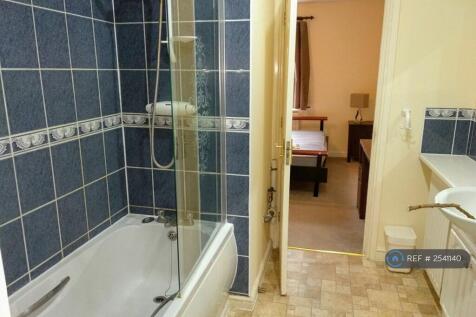 Top Floor Bath 2