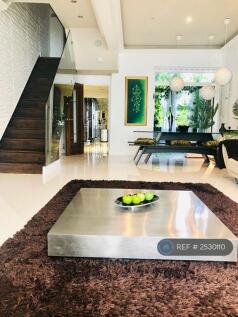 Main Lounge 