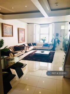 Main Lounge 