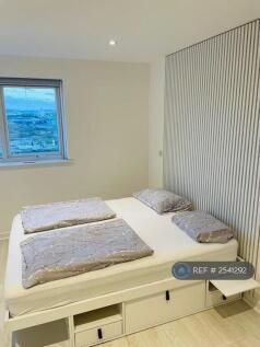 Master Bedroom - Bed