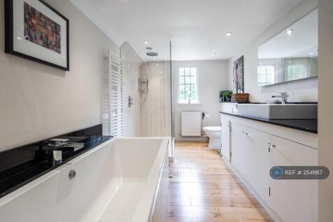 2nd Upstairs Bathroom