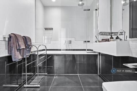 2nd Bathroom With Bath Tub 