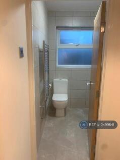 Upstairs Bathroom 