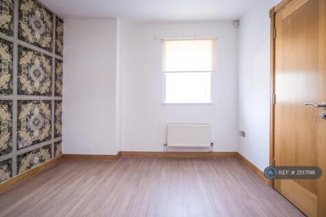 Spacious Double Bedroom 