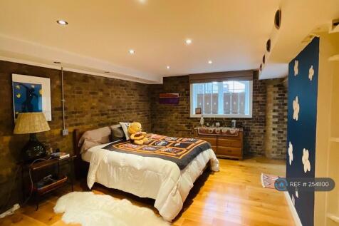 Master (Bedroom#1)