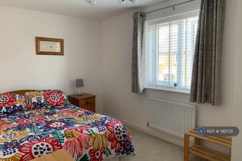 Spacious Double Bed w/Bedside Table &amp; Lamp 