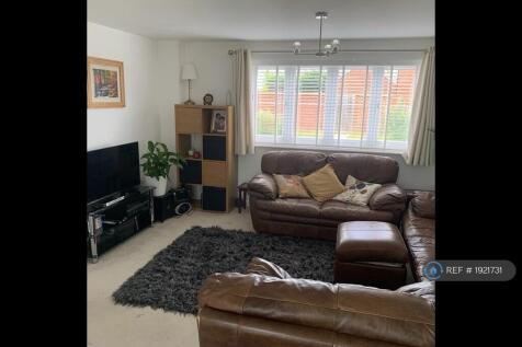Stylish &amp; Large Lounge w/Smart Tv