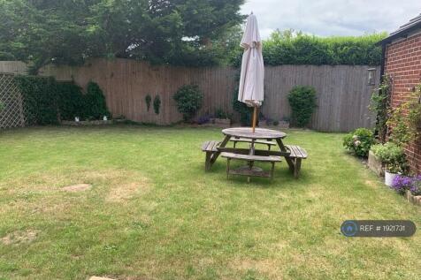South-Facing Sunny Garden, Outdoor Seating Area