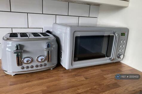 Retro Style Toaster &amp; Microwave. 