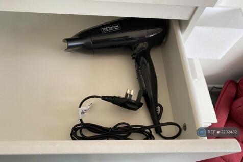 Hairdryer / Universal Adapters