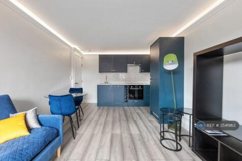 Open Plan Living Room/Kitchen