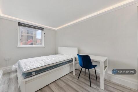 Bedroom 1 (Double) With Desk And Chair
