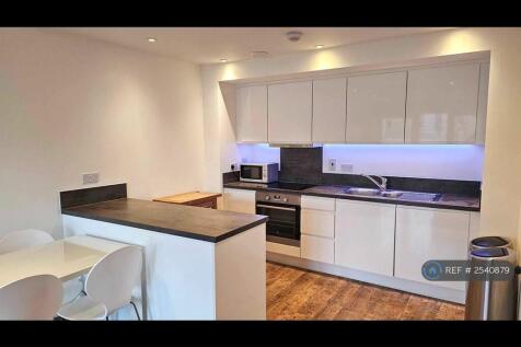 Fully Fitted Modern Kitchen
