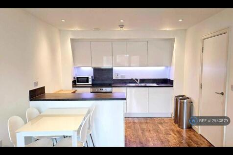 Open Plan Kitchen With Dinning Area