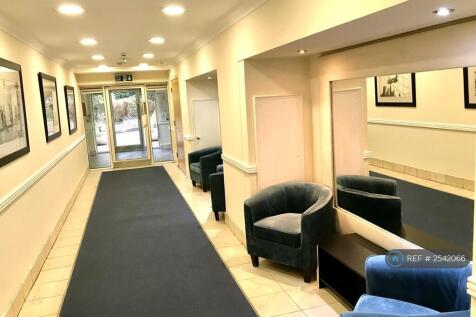 Entrance/Building Lounge 