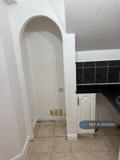 Kitchen Space For a Fridge Freezer 