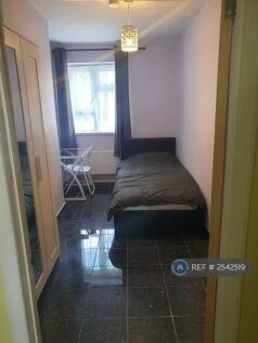 Comfortably Furnished Single Room