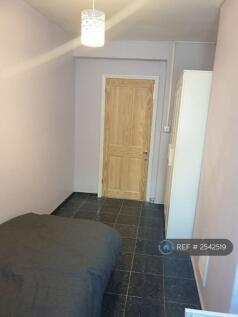 Comfortable Sized Single Room