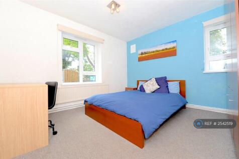 Spaciously Furnished Double Room